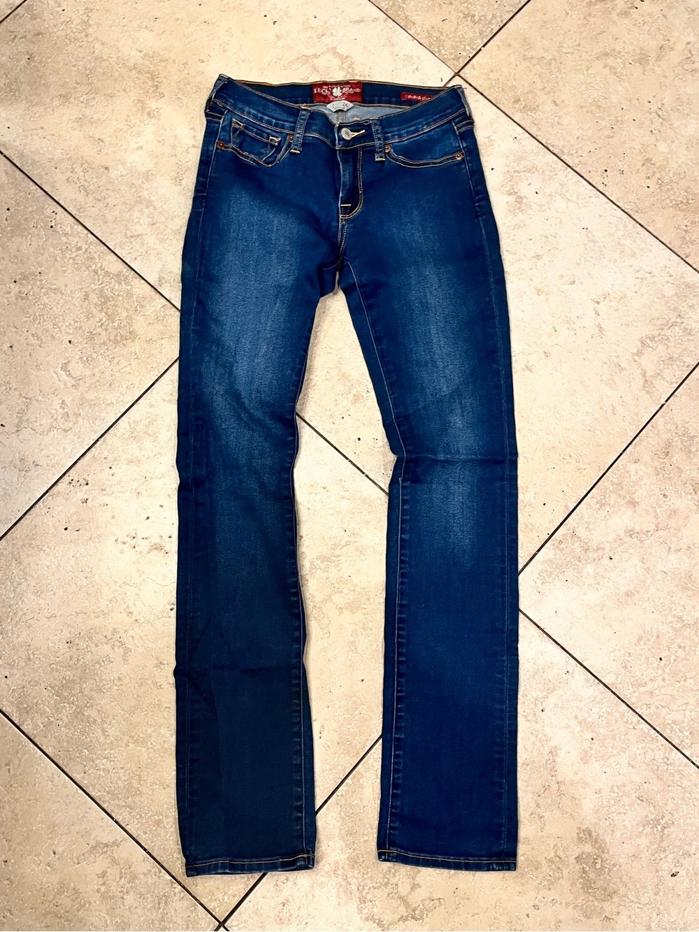 Lucky brand Charlie straight jeans size 2 women’s
